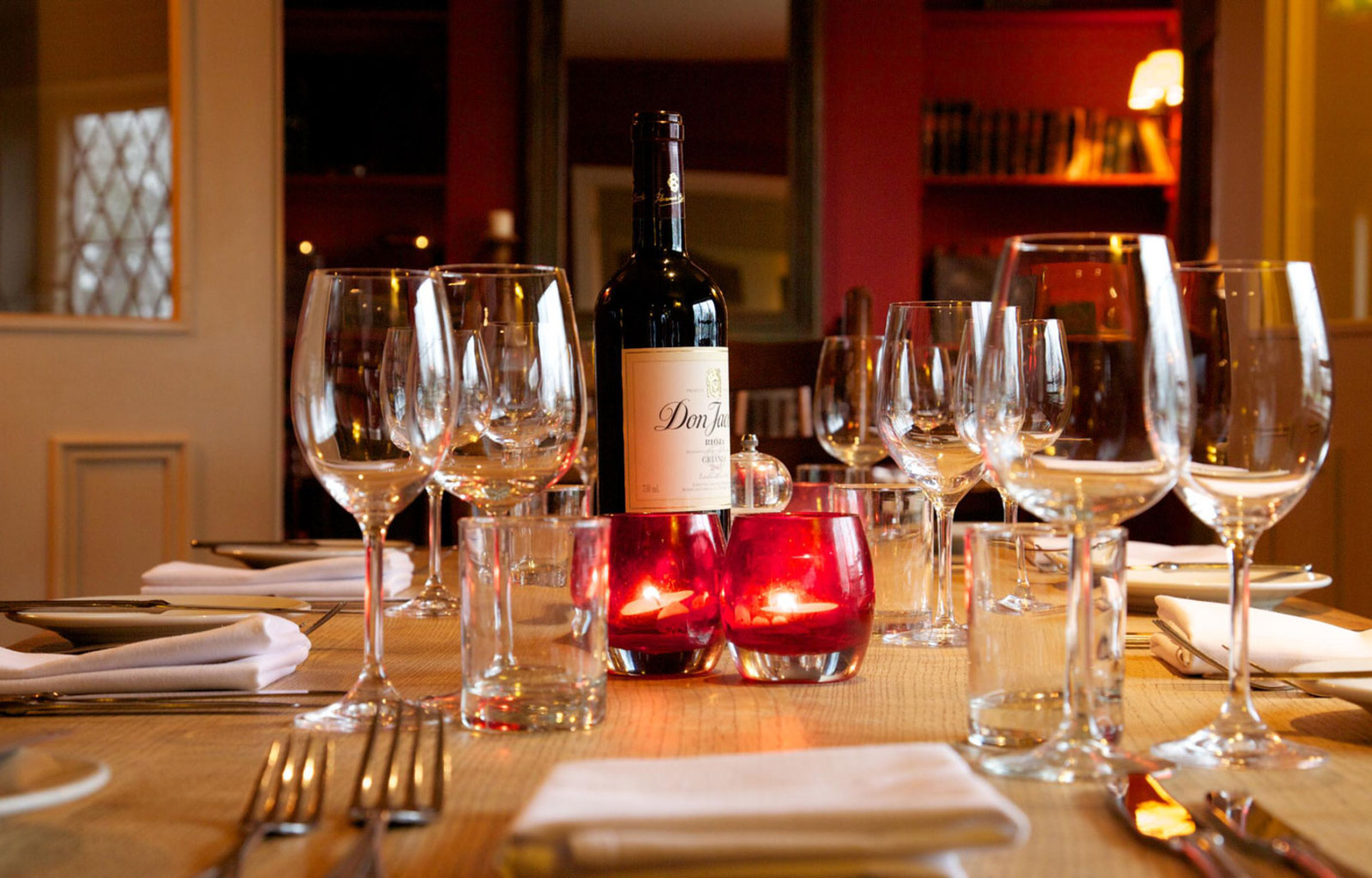 Cosy Red Room Dining Area